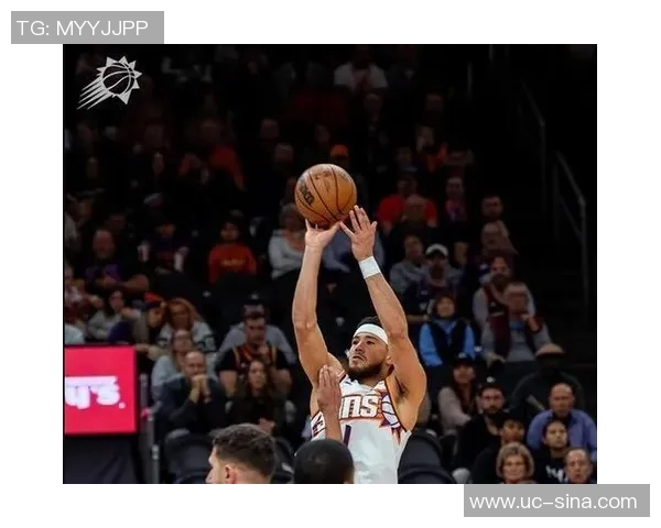 布克全能表现助力球队胜利14投7中贡献21分11助攻正负值高达21